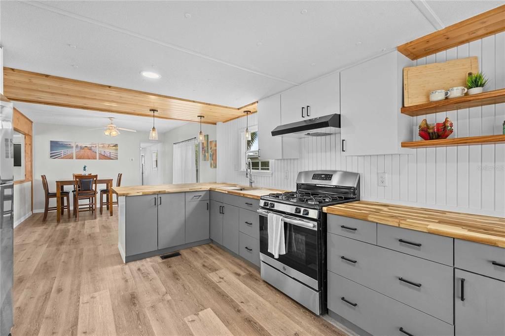 На продажу: $139,000 (2 спален, 1 ванн, 862 Квадратных фут)