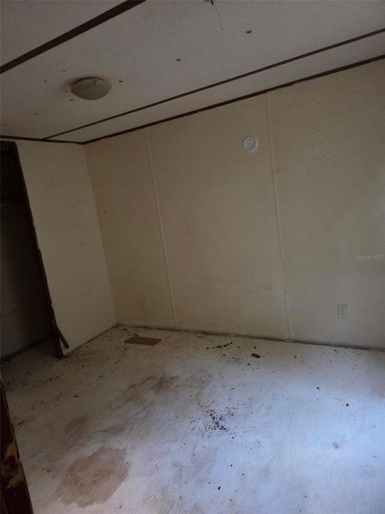 For Sale: $74,900 (2 beds, 1 baths, 672 Square Feet)