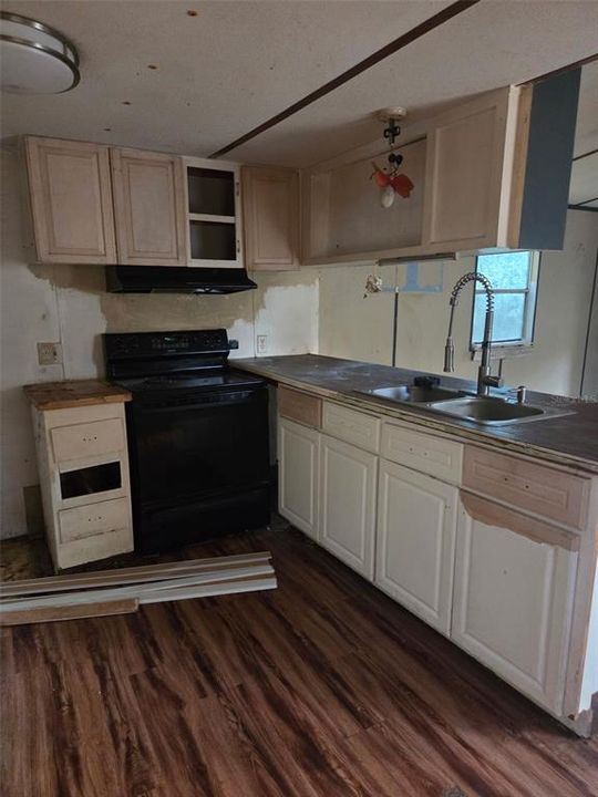 For Sale: $74,900 (2 beds, 1 baths, 672 Square Feet)