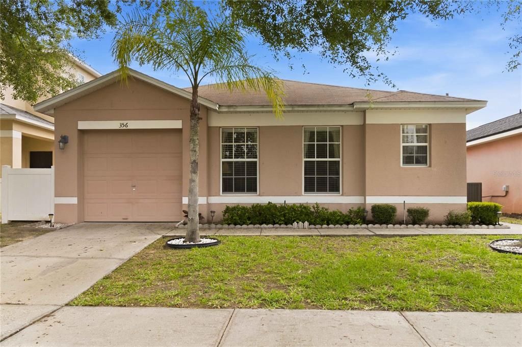 Под контрактом: $2,475 (4 спален, 3 ванн, 1597 Квадратных фут)