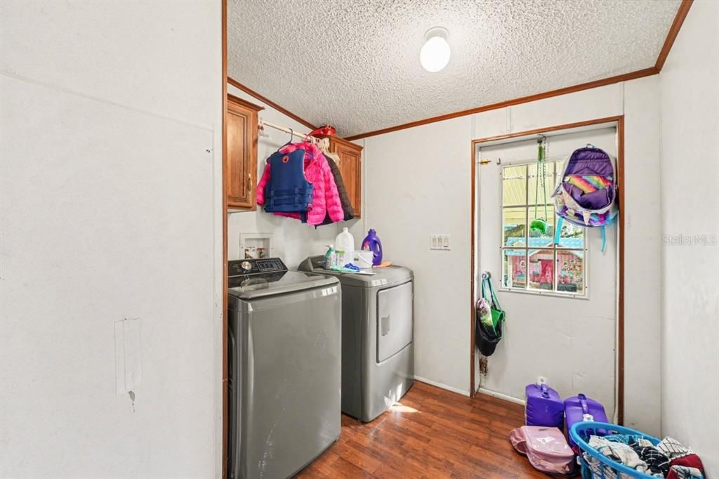 Под контрактом: $189,990 (4 спален, 2 ванн, 1809 Квадратных фут)