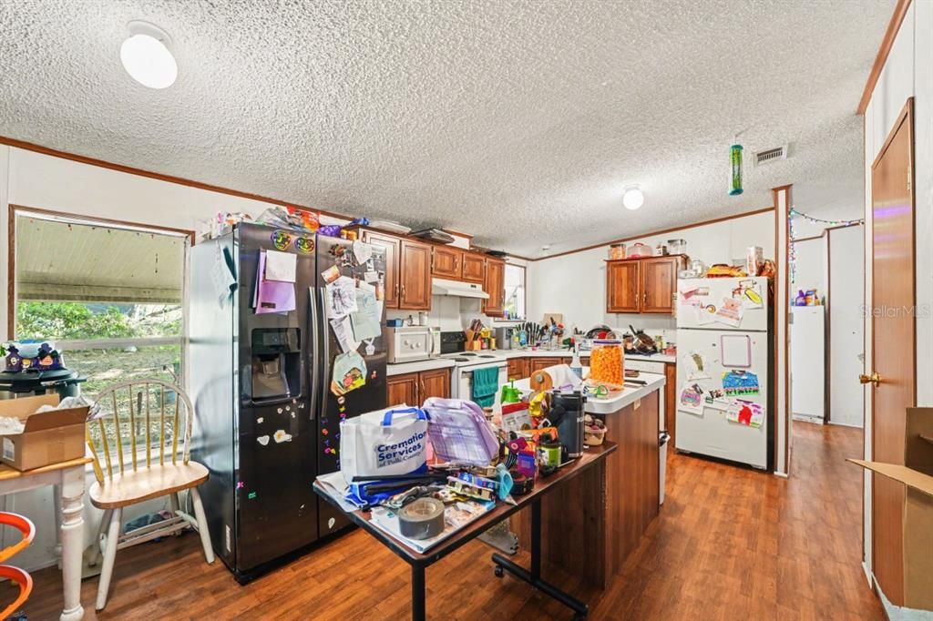 Под контрактом: $189,990 (4 спален, 2 ванн, 1809 Квадратных фут)