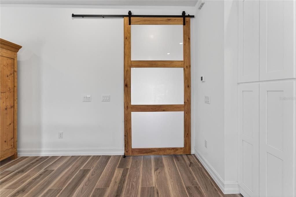 For Sale: $499,900 (3 beds, 2 baths, 1985 Square Feet)