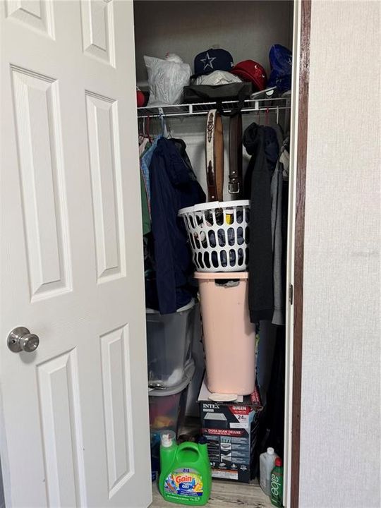 For Sale: $250,000 (5 beds, 3 baths, 1898 Square Feet)