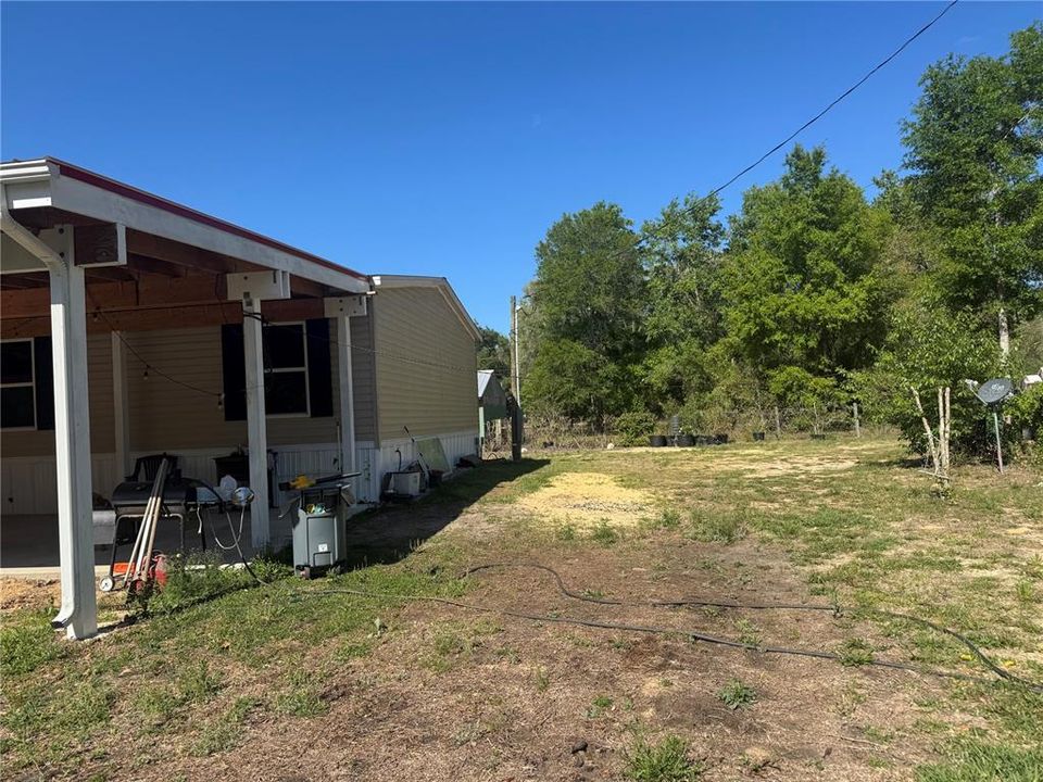 For Sale: $250,000 (5 beds, 3 baths, 1898 Square Feet)