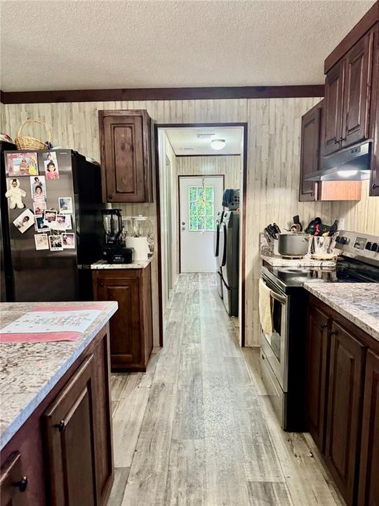 For Sale: $250,000 (5 beds, 3 baths, 1898 Square Feet)