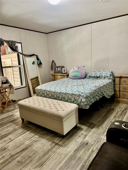 For Sale: $250,000 (5 beds, 3 baths, 1898 Square Feet)