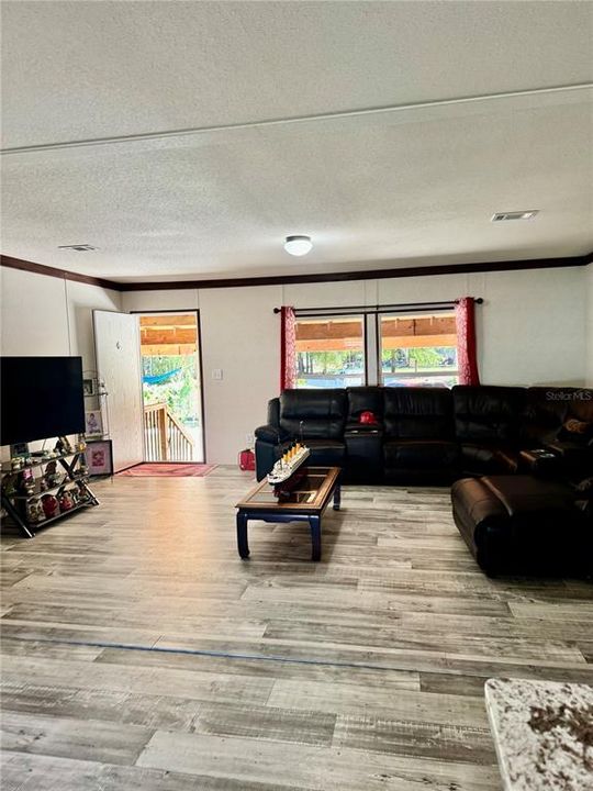 For Sale: $250,000 (5 beds, 3 baths, 1898 Square Feet)