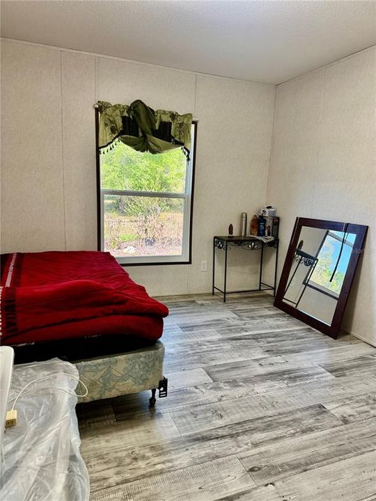 For Sale: $250,000 (5 beds, 3 baths, 1898 Square Feet)