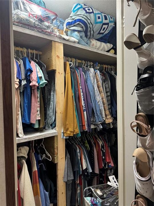 For Sale: $250,000 (5 beds, 3 baths, 1898 Square Feet)