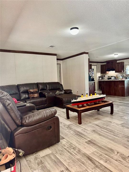 For Sale: $250,000 (5 beds, 3 baths, 1898 Square Feet)