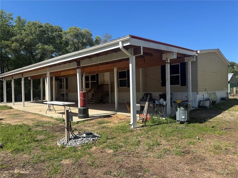 For Sale: $250,000 (5 beds, 3 baths, 1898 Square Feet)