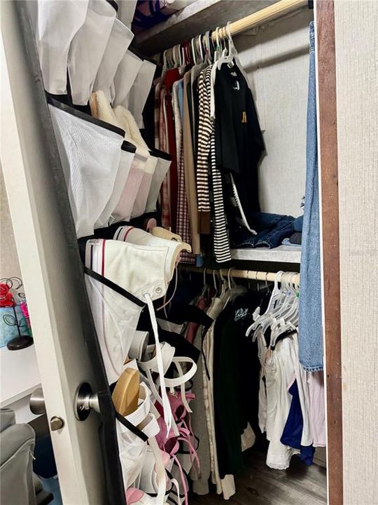 For Sale: $250,000 (5 beds, 3 baths, 1898 Square Feet)