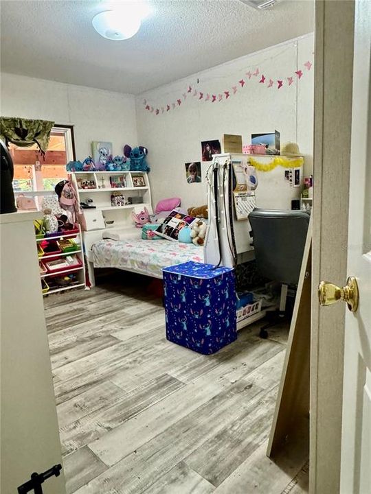 For Sale: $250,000 (5 beds, 3 baths, 1898 Square Feet)