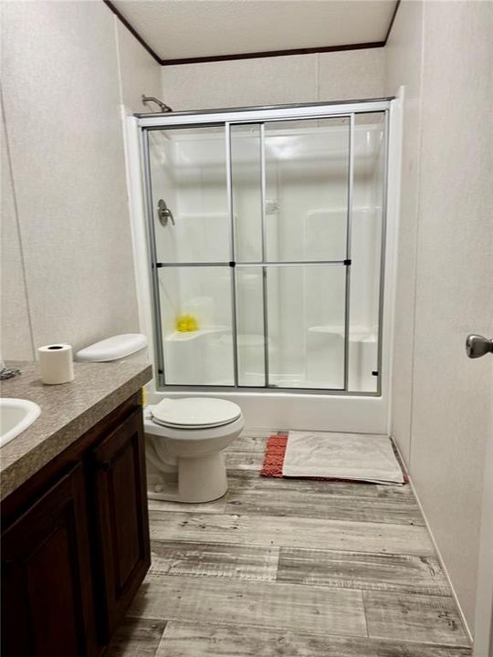 For Sale: $250,000 (5 beds, 3 baths, 1898 Square Feet)