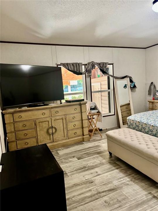 For Sale: $250,000 (5 beds, 3 baths, 1898 Square Feet)