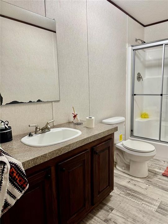 For Sale: $250,000 (5 beds, 3 baths, 1898 Square Feet)