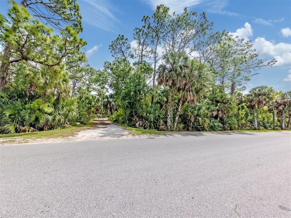 En Venta: $4,600,000 (20.30 acres)