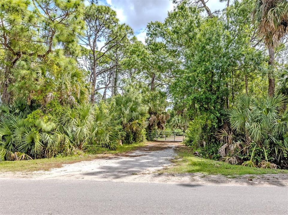 En Venta: $4,600,000 (20.30 acres)