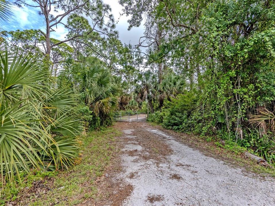 En Venta: $4,600,000 (20.30 acres)