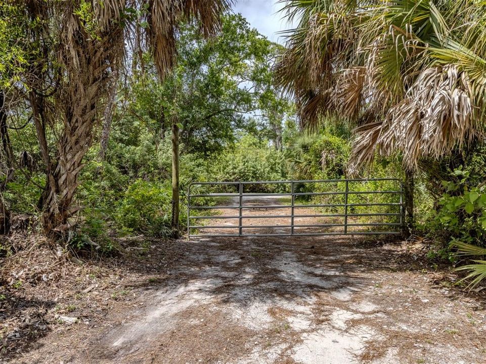 En Venta: $4,600,000 (20.30 acres)