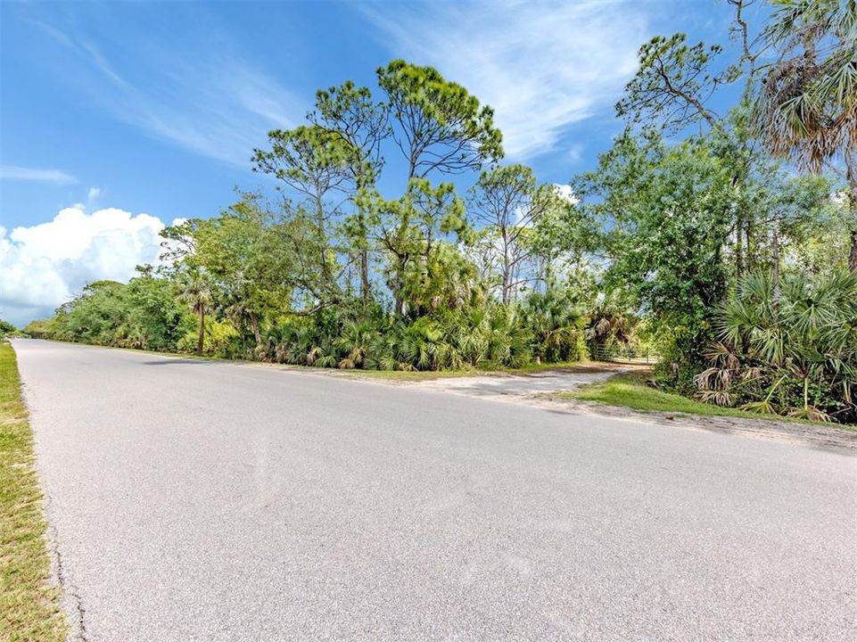 En Venta: $4,600,000 (20.30 acres)