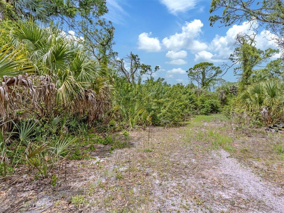 En Venta: $4,600,000 (20.30 acres)