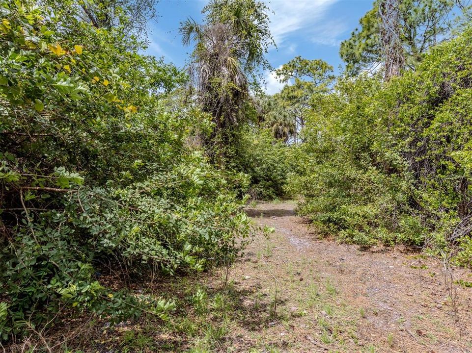 En Venta: $4,600,000 (20.30 acres)