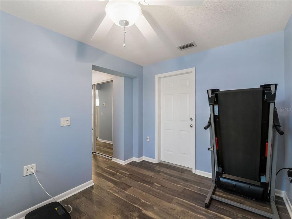 Activo con contrato: $449,000 (3 camas, 3 baños, 2402 Pies cuadrados)
