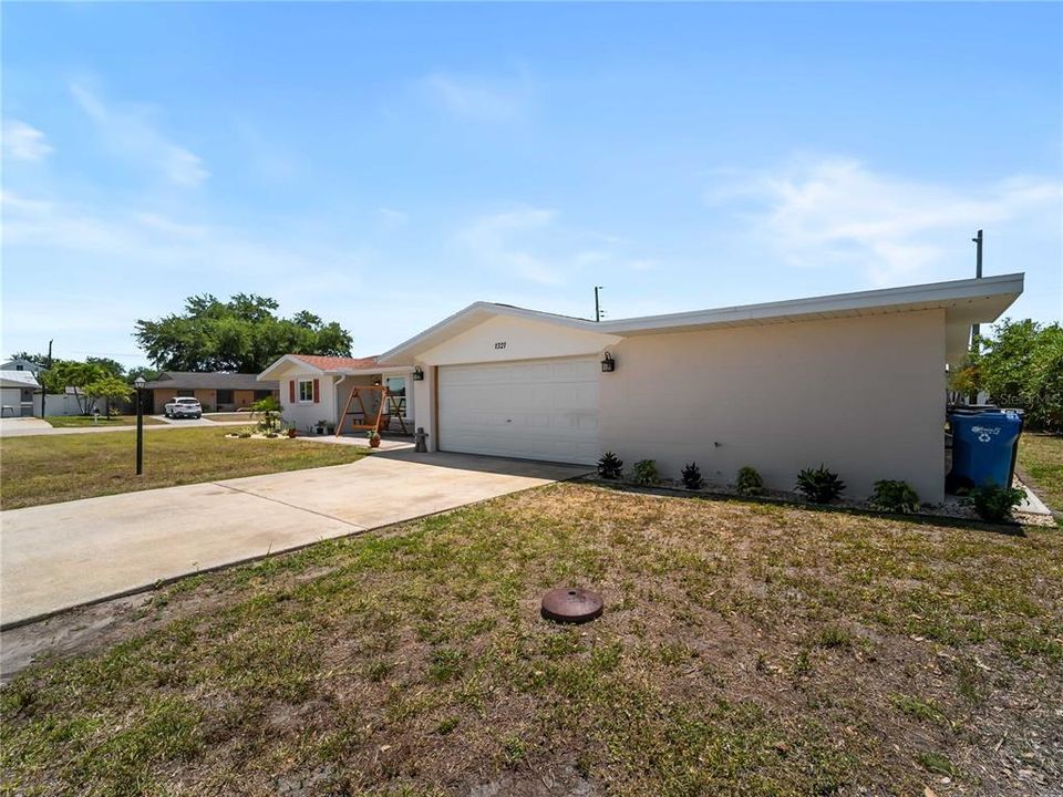 Activo con contrato: $449,000 (3 camas, 3 baños, 2402 Pies cuadrados)