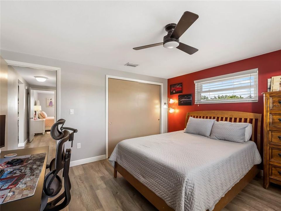 Activo con contrato: $449,000 (3 camas, 3 baños, 2402 Pies cuadrados)