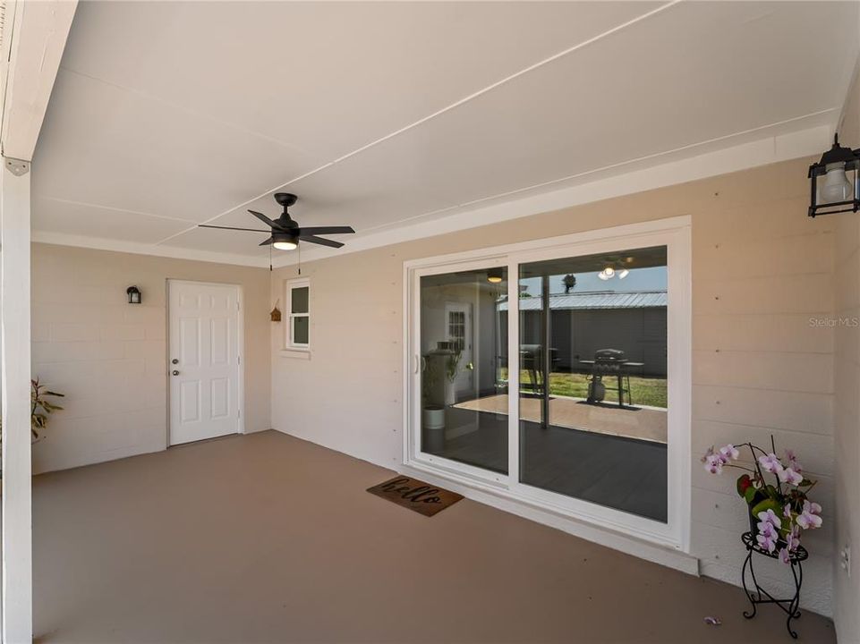 Activo con contrato: $449,000 (3 camas, 3 baños, 2402 Pies cuadrados)