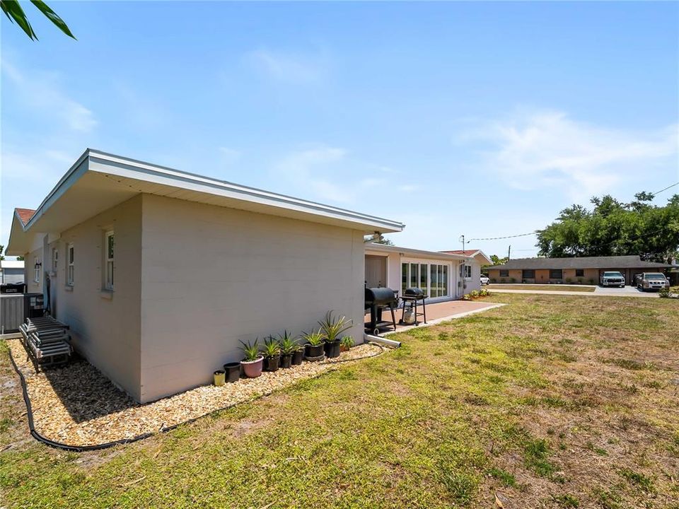 Activo con contrato: $449,000 (3 camas, 3 baños, 2402 Pies cuadrados)