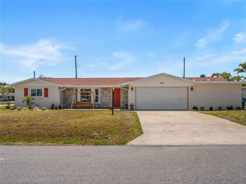 Activo con contrato: $449,000 (3 camas, 3 baños, 2402 Pies cuadrados)