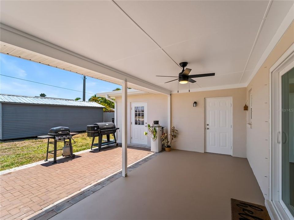 Activo con contrato: $449,000 (3 camas, 3 baños, 2402 Pies cuadrados)