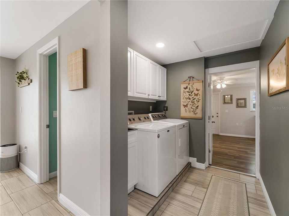 Activo con contrato: $449,000 (3 camas, 3 baños, 2402 Pies cuadrados)