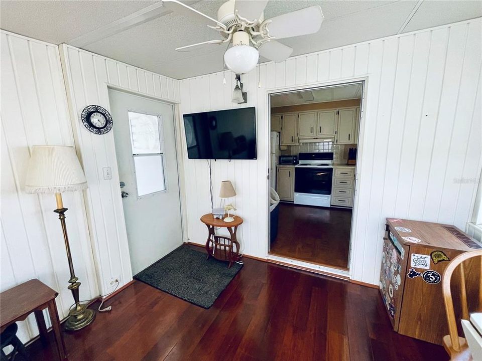 For Sale: $140,000 (2 beds, 2 baths, 860 Square Feet)