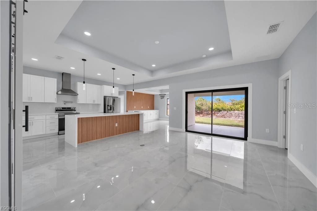 Под контрактом: $355,000 (3 спален, 2 ванн, 1629 Квадратных фут)