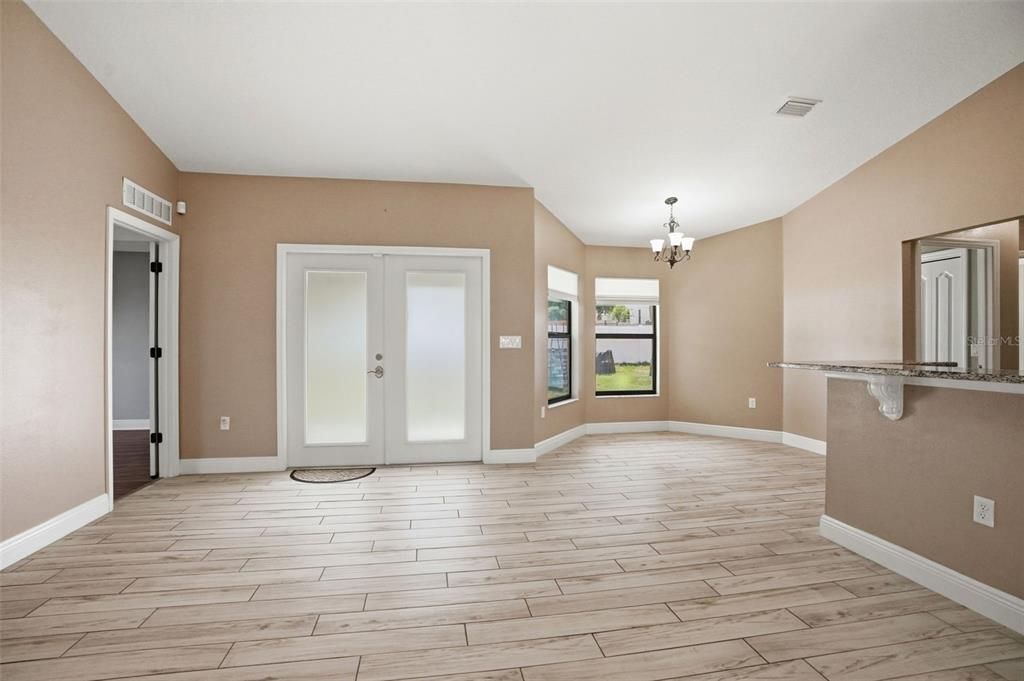 待售: $345,000 (3 贝兹, 2 浴室, 1698 平方英尺)