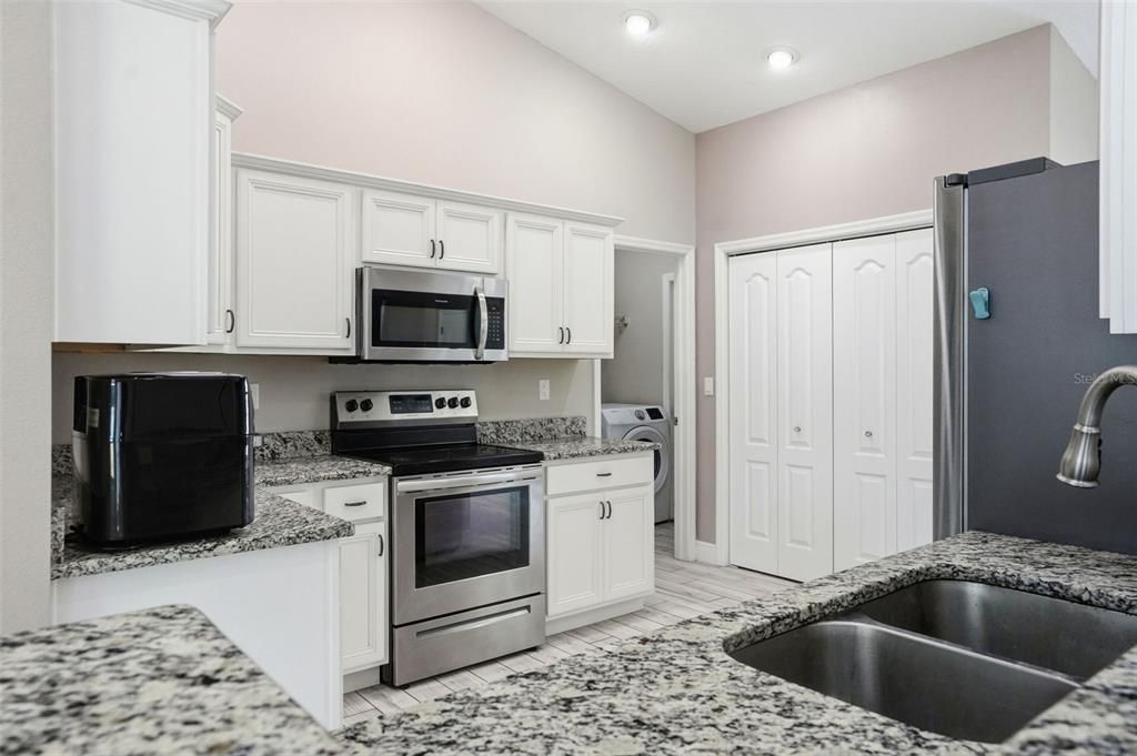 待售: $345,000 (3 贝兹, 2 浴室, 1698 平方英尺)