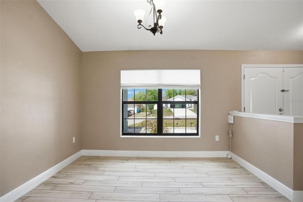 待售: $345,000 (3 贝兹, 2 浴室, 1698 平方英尺)