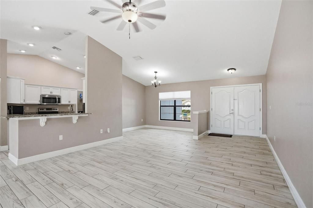 待售: $345,000 (3 贝兹, 2 浴室, 1698 平方英尺)