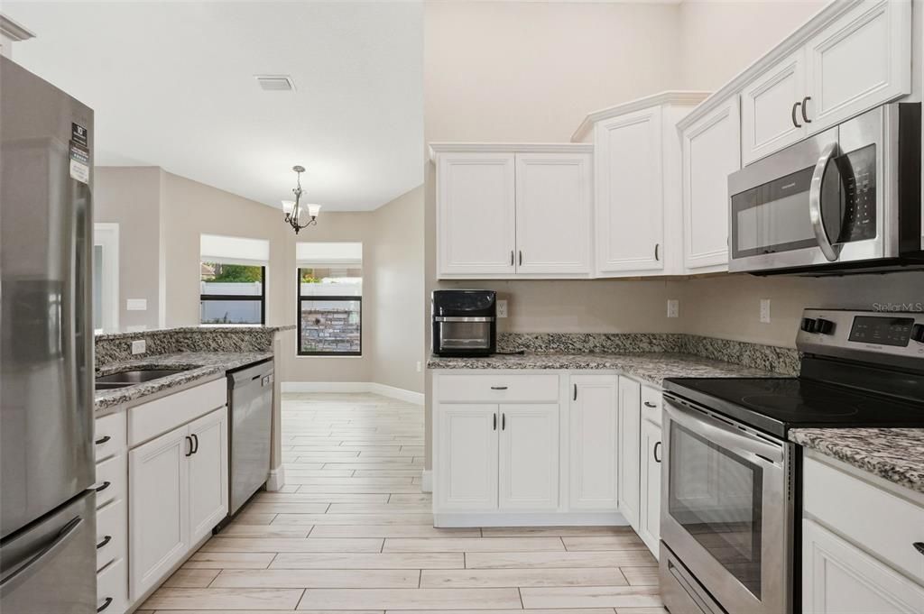 待售: $345,000 (3 贝兹, 2 浴室, 1698 平方英尺)