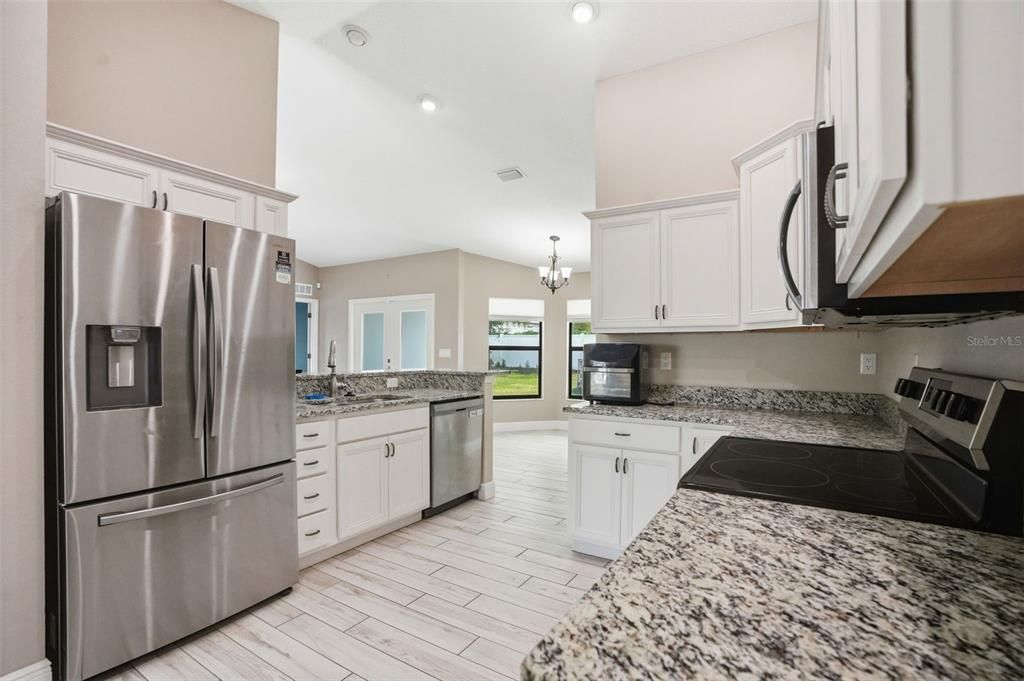 待售: $345,000 (3 贝兹, 2 浴室, 1698 平方英尺)