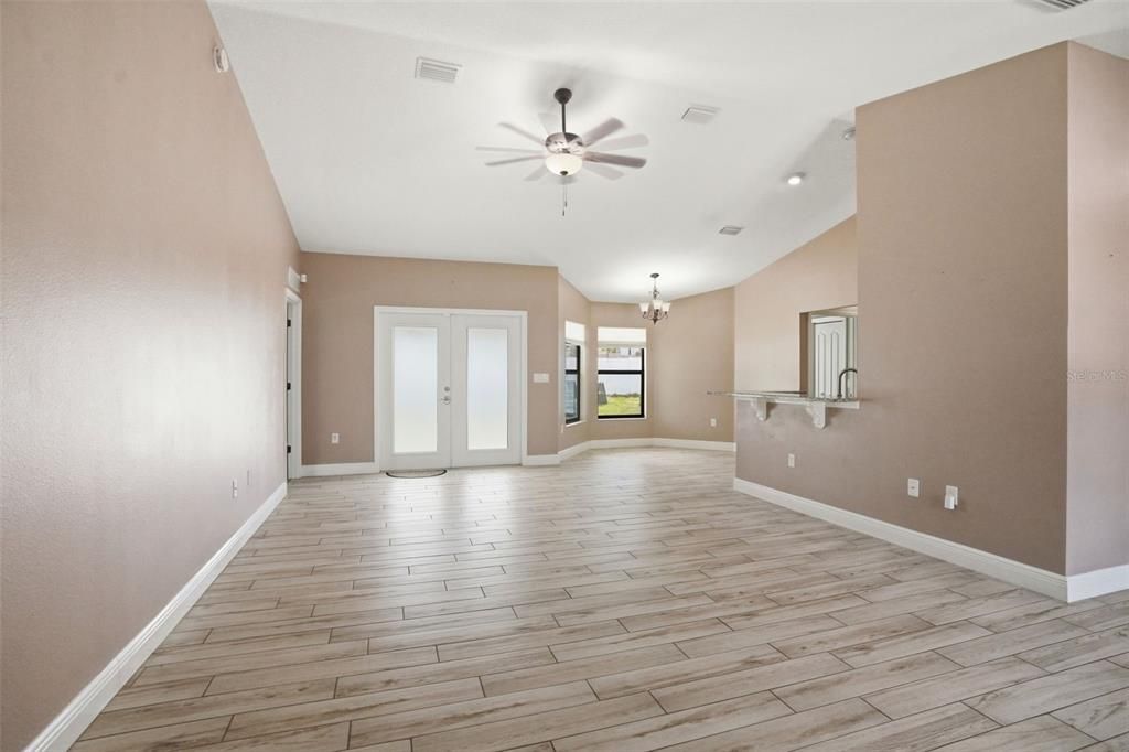 待售: $345,000 (3 贝兹, 2 浴室, 1698 平方英尺)