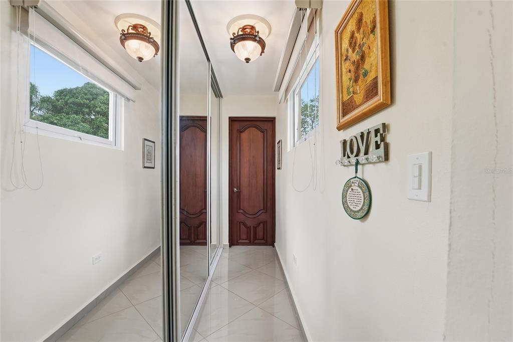 En Venta: $1,495,000 (6 camas, 3 baños, 6000 Pies cuadrados)
