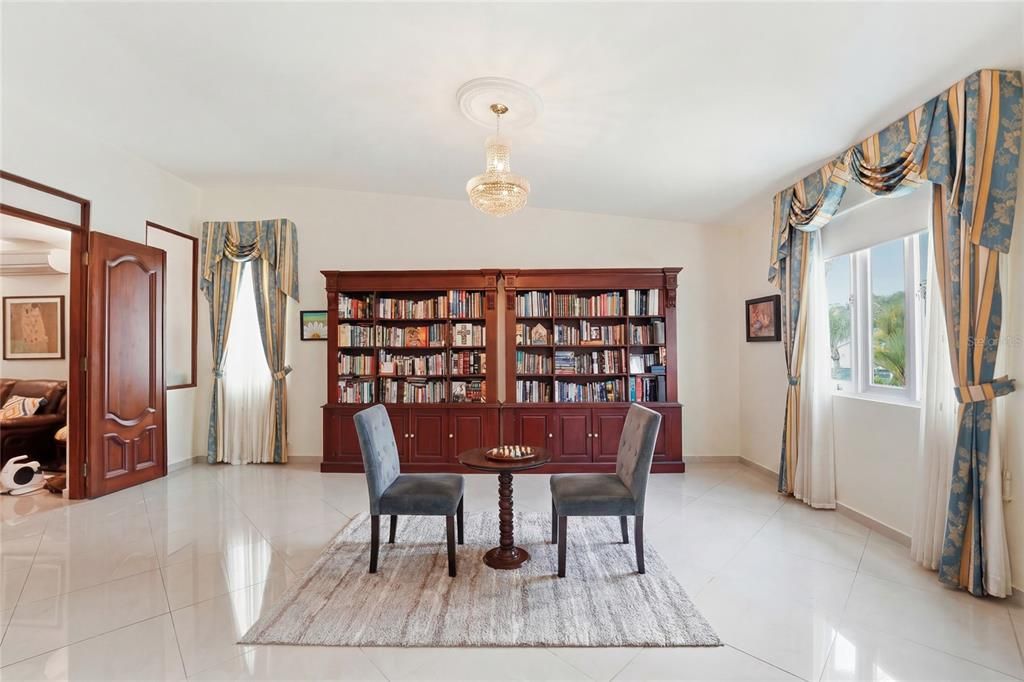 En Venta: $1,495,000 (6 camas, 3 baños, 6000 Pies cuadrados)