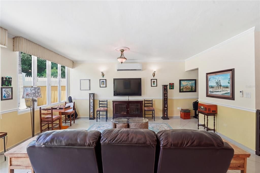 En Venta: $1,495,000 (6 camas, 3 baños, 6000 Pies cuadrados)