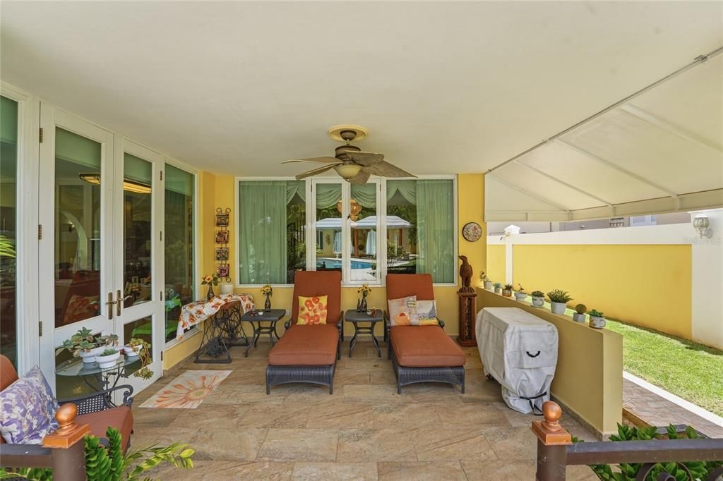 En Venta: $1,495,000 (6 camas, 3 baños, 6000 Pies cuadrados)