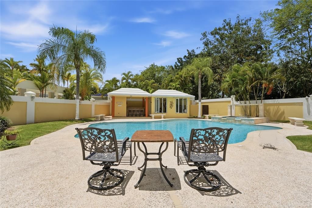En Venta: $1,495,000 (6 camas, 3 baños, 6000 Pies cuadrados)